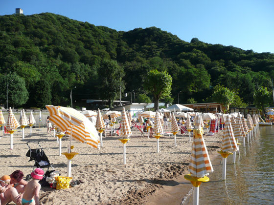 The popular Miami Beach at the south end of the lake, with deck chairs, sun umbrellas, pedalos, kayas, bar, food, and all facilities. This is a pay beach. Click for more info.