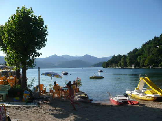 Miami Beach - at the south end of Lake Orta - with pedalos, bar, food, canoes, ...