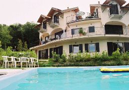 Villa Gelsomina - wonderful traditional-style villa with five fantastic holiday homes in superb setting above Lake Orta