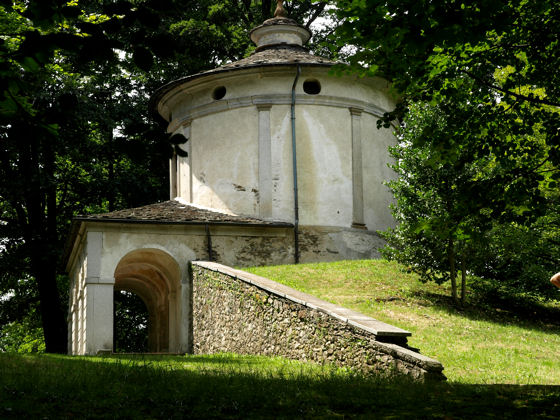 One of the many chapels of the Sacro Monte above Orta San Giulio - photo Mike Brown