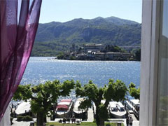 Isola apartment in the main square of Orta San Giulio with stunning island view from the bedroom - sleeps 2