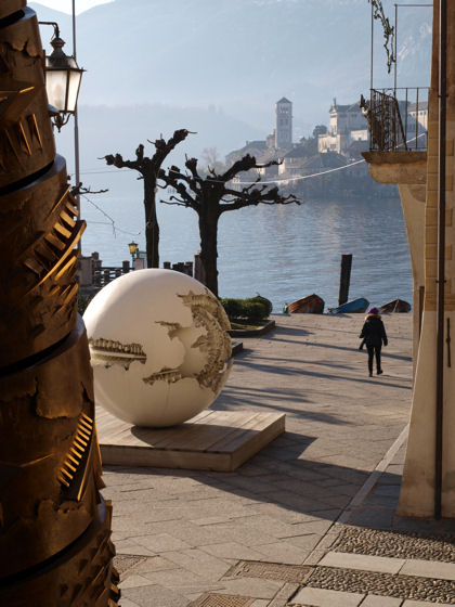 Pomodoro sculptures in Piazza Motta - December 2008