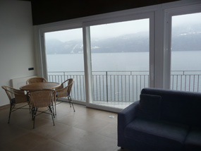 Breakfast table (for 4) in the living room (there is also a larger dining table for 6)
