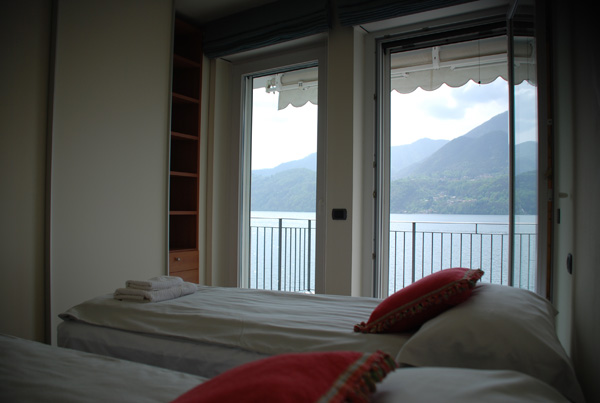 Bedroom 3, with twin beds, and panoramic lake views!