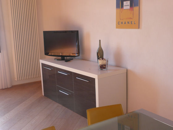 Living room with local television in apartment 'Venere' in the heart of the car-free village of Orta San Giulio