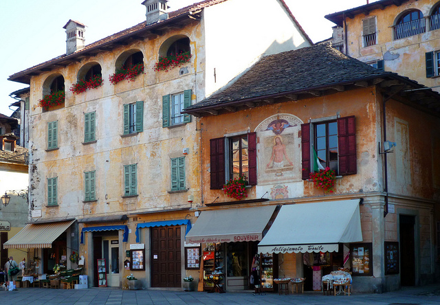 Shops in Piazza Motta, Orta San Giulio