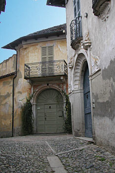 This is your walk to the local shop in Vacciago!